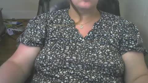 Snapshot of calescia chatting on June 18, 2026, 1:06 am Calescia Ray online show from June 18, 2026, 1:06 am