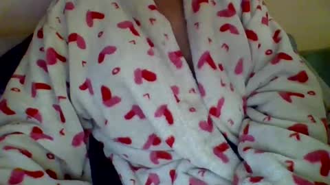 Snapshot of caligirl310r chatting on December 17, 2024, 3:28 pm Caligurl Queen Head Fluffer In Charge Goddess of Cocktease Mistress of Holes online show from December 17, 2024, 3:28 pm