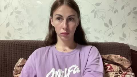 Snapshot of call_me_dad_ chatting on September 11, 2025, 6:52 pm Anna online show from September 11, 2025, 6:52 pm