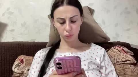 Anna online show from December 3, 2025, 10:57 am