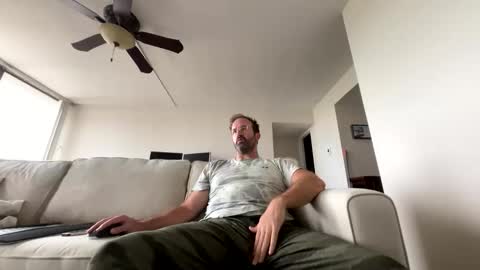 Snapshot of callesalada2 chatting on April 12, 2026, 2:22 pm Whitest Boy Alive online show from April 12, 2026, 2:22 pm