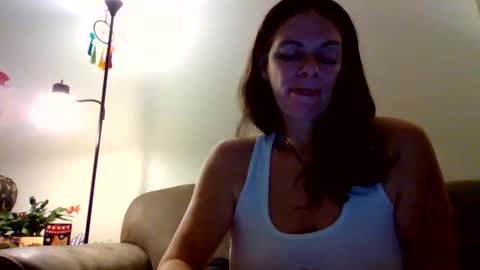 Snapshot of calli_girl420 chatting on December 20, 2024, 5:04 am Calli online show from December 20, 2024, 5:04 am