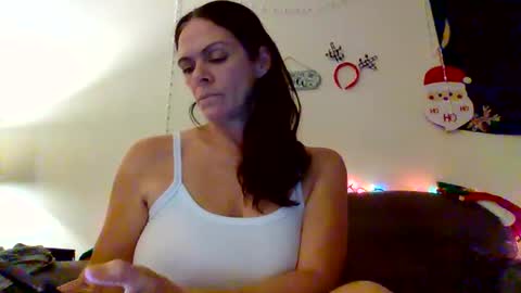 Snapshot of calli_girl420 chatting on January 2, 2025, 3:48 am Calli online show from January 2, 2025, 3:48 am