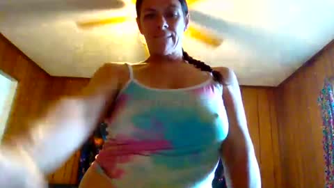 Snapshot of calli_girl420 chatting on October 8, 2025, 5:32 pm Calli online show from October 8, 2025, 5:32 pm