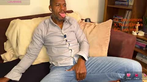 My name is Robert  Dont be shysay hi I love to chat. For requests or dirty talk please use tips  online show from March 15, 2026, 4:29 am