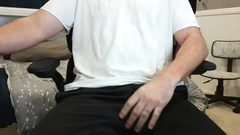 callmeroger33 online show from April 3, 2026, 4:05 pm