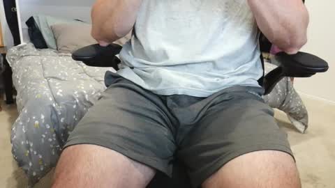 callmeroger33 online show from April 15, 2026, 11:16 pm