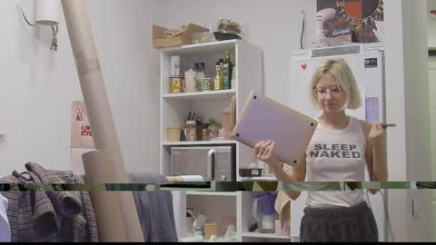 Snapshot of calvia_farey chatting on November 18, 2025, 2:32 pm calvia_farey online show from November 18, 2025, 2:32 pm