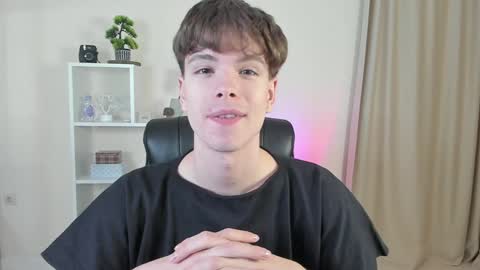 Snapshot of calvin_loves_you chatting on December 4, 2024, 7:12 pm Hey I am Calvin online show from December 4, 2024, 7:12 pm