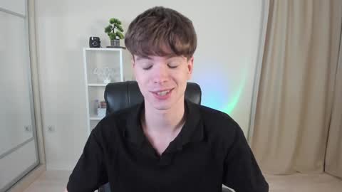Snapshot of calvin_loves_you chatting on December 6, 2024, 7:12 pm Hey I am Calvin online show from December 6, 2024, 7:12 pm