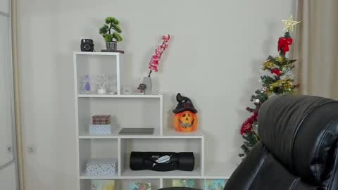 Snapshot of calvin_loves_you chatting on December 10, 2024, 7:11 pm Hey I am Calvin online show from December 10, 2024, 7:11 pm