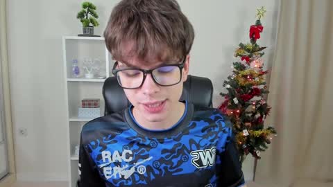 Snapshot of calvin_loves_you chatting on December 14, 2024, 7:14 pm Hey I am Calvin online show from December 14, 2024, 7:14 pm