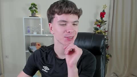 Snapshot of calvin_loves_you chatting on December 17, 2024, 7:04 pm Hey I am Calvin online show from December 17, 2024, 7:04 pm