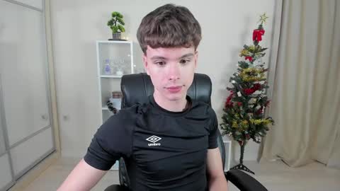 Snapshot of calvin_loves_you chatting on December 17, 2024, 10:11 pm Hey I am Calvin online show from December 17, 2024, 10:11 pm
