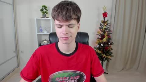Snapshot of calvin_loves_you chatting on December 20, 2024, 7:17 pm Hey I am Calvin online show from December 20, 2024, 7:17 pm