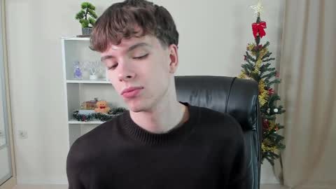 Snapshot of calvin_loves_you chatting on December 21, 2024, 7:06 pm Hey I am Calvin online show from December 21, 2024, 7:06 pm