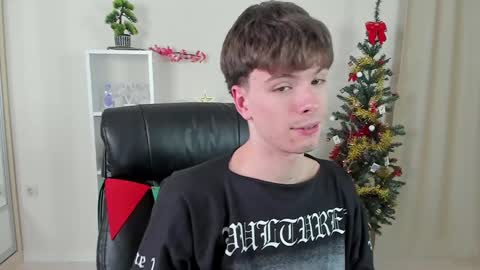 Snapshot of calvin_loves_you chatting on December 28, 2024, 7:11 pm Hey I am Calvin online show from December 28, 2024, 7:11 pm