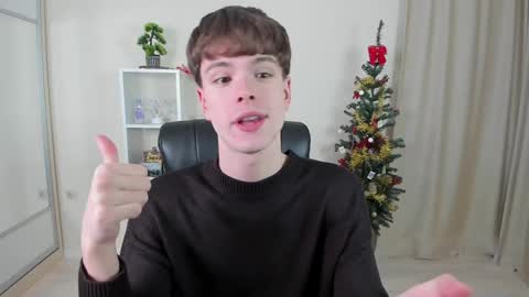 Snapshot of calvin_loves_you chatting on December 29, 2024, 7:11 pm Hey I am Calvin online show from December 29, 2024, 7:11 pm