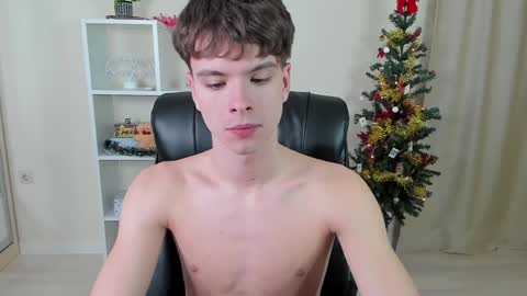 Snapshot of calvin_loves_you chatting on December 29, 2024, 10:14 pm Hey I am Calvin online show from December 29, 2024, 10:14 pm