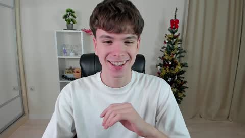 Snapshot of calvin_loves_you chatting on January 3, 2025, 7:07 pm Hey I am Calvin online show from January 3, 2025, 7:07 pm