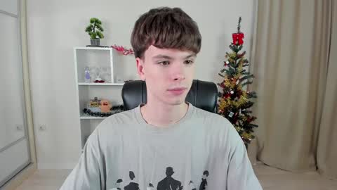 Snapshot of calvin_loves_you chatting on January 4, 2025, 7:02 pm Hey I am Calvin online show from January 4, 2025, 7:02 pm