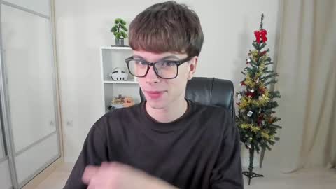 Snapshot of calvin_loves_you chatting on January 7, 2025, 7:17 pm Hey I am Calvin online show from January 7, 2025, 7:17 pm