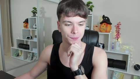 Snapshot of calvin_loves_you chatting on January 11, 2025, 7:05 pm Hey I am Calvin online show from January 11, 2025, 7:05 pm