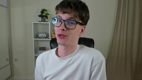 Snapshot of calvin_loves_you chatting on January 21, 2025, 7:17 pm Hey I am Calvin online show from January 21, 2025, 7:17 pm