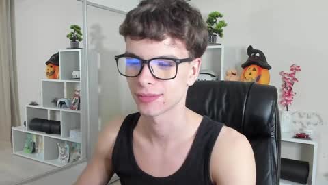 Snapshot of calvin_loves_you chatting on January 26, 2025, 7:09 pm Hey I am Calvin online show from January 26, 2025, 7:09 pm