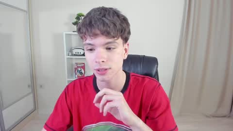 Snapshot of calvin_loves_you chatting on February 1, 2025, 7:13 pm Hey I am Calvin online show from February 1, 2025, 7:13 pm