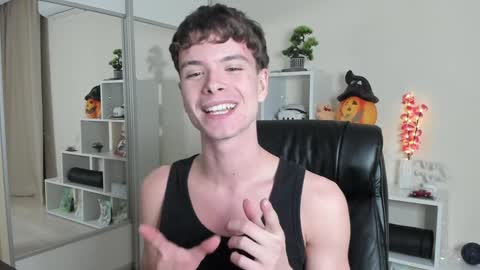 Snapshot of calvin_loves_you chatting on February 2, 2025, 7:04 pm Hey I am Calvin online show from February 2, 2025, 7:04 pm