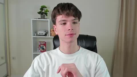 Snapshot of calvin_loves_you chatting on February 8, 2025, 7:05 pm Hey I am Calvin online show from February 8, 2025, 7:05 pm