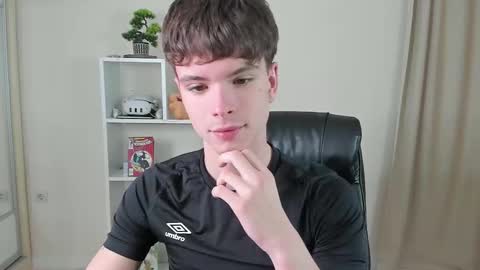 Snapshot of calvin_loves_you chatting on February 9, 2025, 7:09 pm Hey I am Calvin online show from February 9, 2025, 7:09 pm