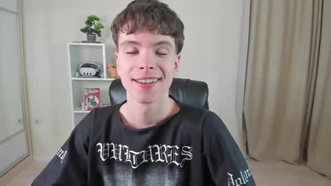 Snapshot of calvin_loves_you chatting on February 11, 2025, 7:16 pm Hey I am Calvin online show from February 11, 2025, 7:16 pm