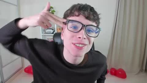 Snapshot of calvin_loves_you chatting on February 15, 2025, 7:06 pm Hey I am Calvin online show from February 15, 2025, 7:06 pm