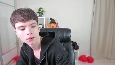Snapshot of calvin_loves_you chatting on February 16, 2025, 7:05 pm Hey I am Calvin online show from February 16, 2025, 7:05 pm