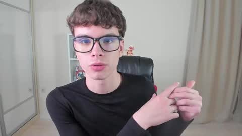 Snapshot of calvin_loves_you chatting on February 18, 2025, 7:09 pm Hey I am Calvin online show from February 18, 2025, 7:09 pm