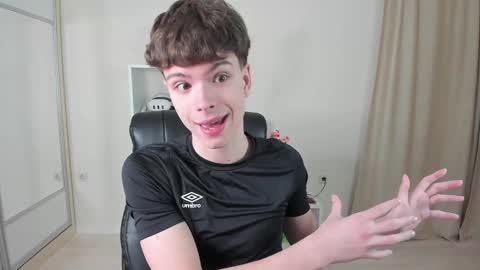 Snapshot of calvin_loves_you chatting on February 22, 2025, 7:14 pm Hey I am Calvin online show from February 22, 2025, 7:14 pm