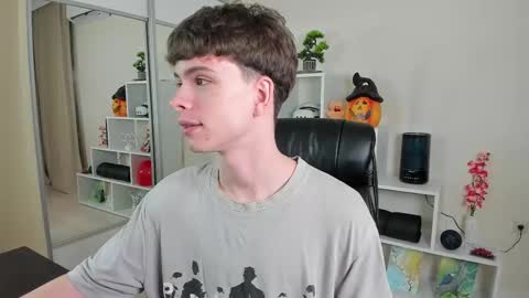 Snapshot of calvin_loves_you chatting on February 23, 2025, 7:07 pm Hey I am Calvin online show from February 23, 2025, 7:07 pm