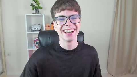 Snapshot of calvin_loves_you chatting on March 5, 2025, 7:06 pm Hey I am Calvin online show from March 5, 2025, 7:06 pm