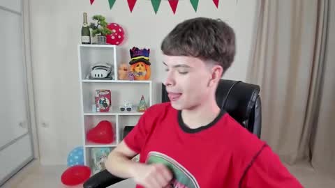 Snapshot of calvin_loves_you chatting on March 6, 2025, 7:10 pm Hey I am Calvin online show from March 6, 2025, 7:10 pm