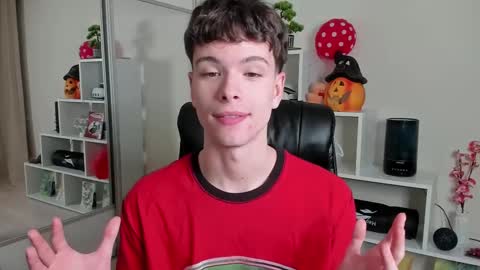 Snapshot of calvin_loves_you chatting on March 12, 2025, 7:06 pm Hey I am Calvin online show from March 12, 2025, 7:06 pm