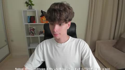 Snapshot of calvin_loves_you chatting on September 12, 2025, 6:08 pm Hey I am Calvin online show from September 12, 2025, 6:08 pm