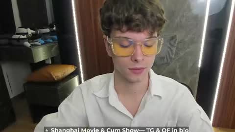 Snapshot of calvin_loves_you chatting on July 3, 2026, 3:29 pm Hey I am Calvin online show from July 3, 2026, 3:29 pm