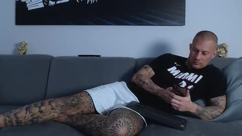 Calvin  online show from February 3, 2025, 9:52 am