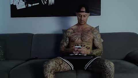 Calvin  online show from October 1, 2025, 8:09 am