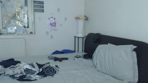 Calvinjohnlad online show from December 13, 2025, 7:53 pm