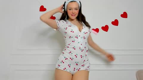 Snapshot of calyra chatting on March 4, 2026, 9:32 pm Callie online show from March 4, 2026, 9:32 pm