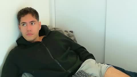 camara110 online show from November 8, 2025, 8:18 pm