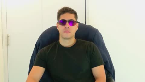 camara110 online show from November 13, 2025, 9:36 pm